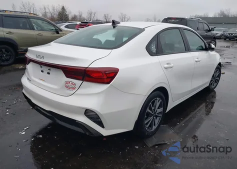 2023 Kia Forte Lxs z USA, uszkodzony, nr VIN 3KPF24AD2PE542876